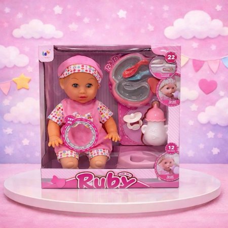 لعبة بنت مع رضاعة